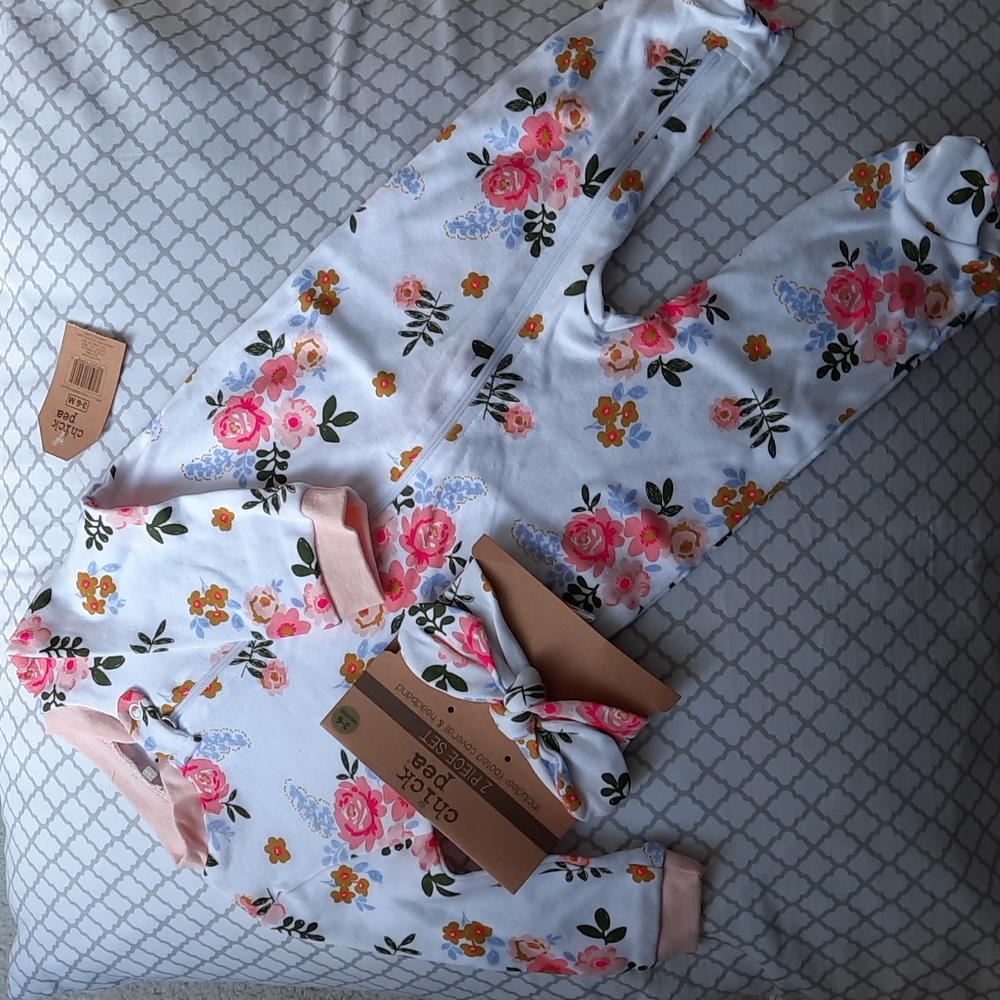 2 piece floral set. Footed onepice and headband - Picture 2 of 11